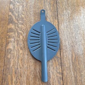 Pampered Chef Gray Silicone Pot Strainer